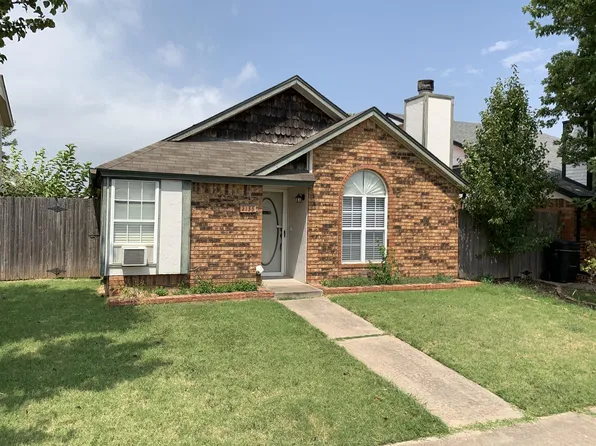 2135 Goodrich Dr, Moore, OK 73170