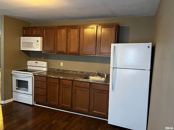 2nd image of 135 E Main St
