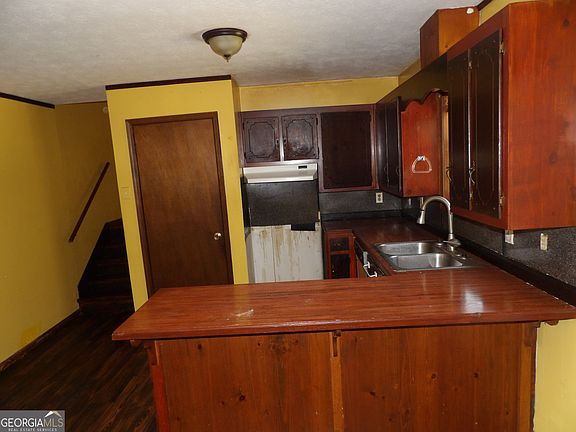 3rd image of 378 Old Airport Rd