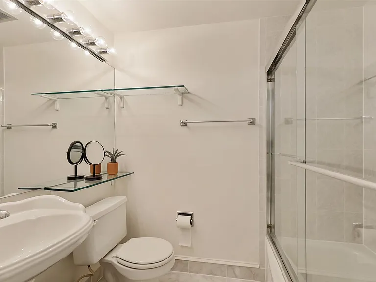 1397 Canterbury Way — Photo 35