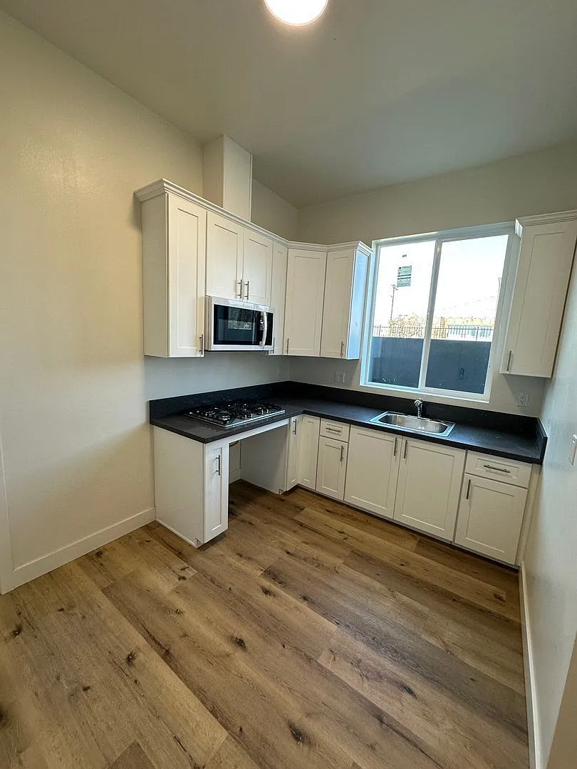 1 bed, 1.0 bath, 340 sqft, $2,195 — Photo 3