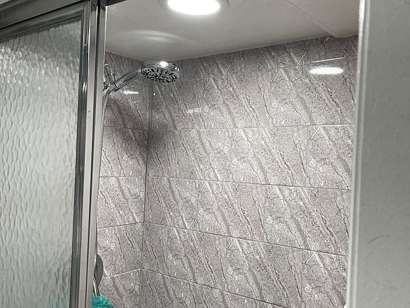 5th image of 736 Vincent Ave #1