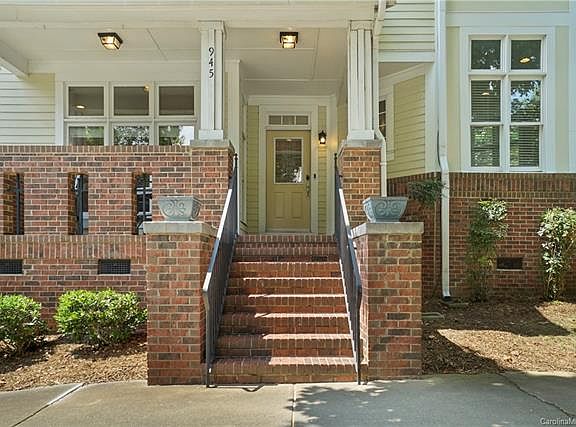 3rd image of 945 Garden District Dr