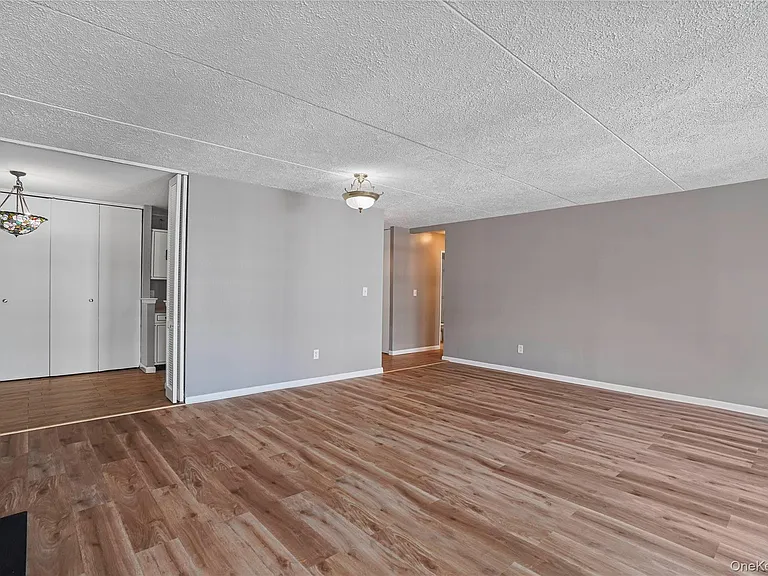 200 High Point Dr #Penthouse 6 — Photo 12