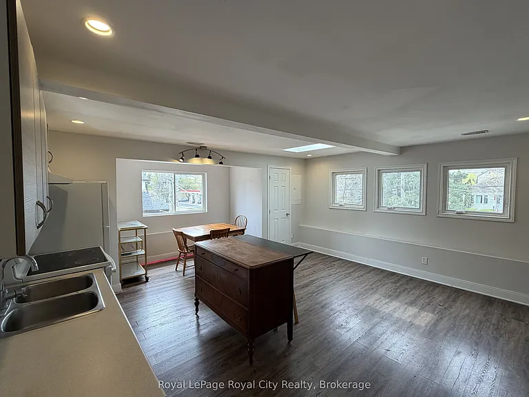 563 Woolwich St #1 — Photo 7