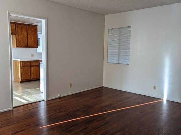 4th image of 14815 La Salle Ave #A