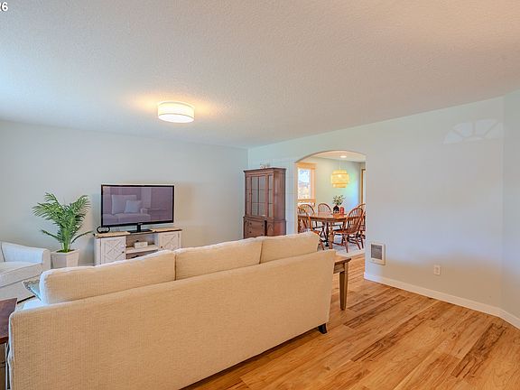 5th image of 7600 NE 60th St