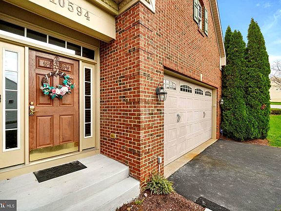 2nd image of 10594 Edwardian Ln #219