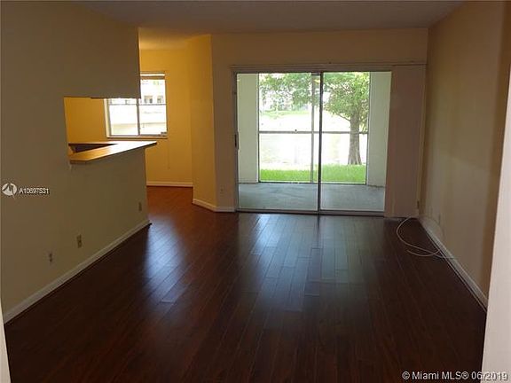5th image of 9833 Westview Dr APT 819