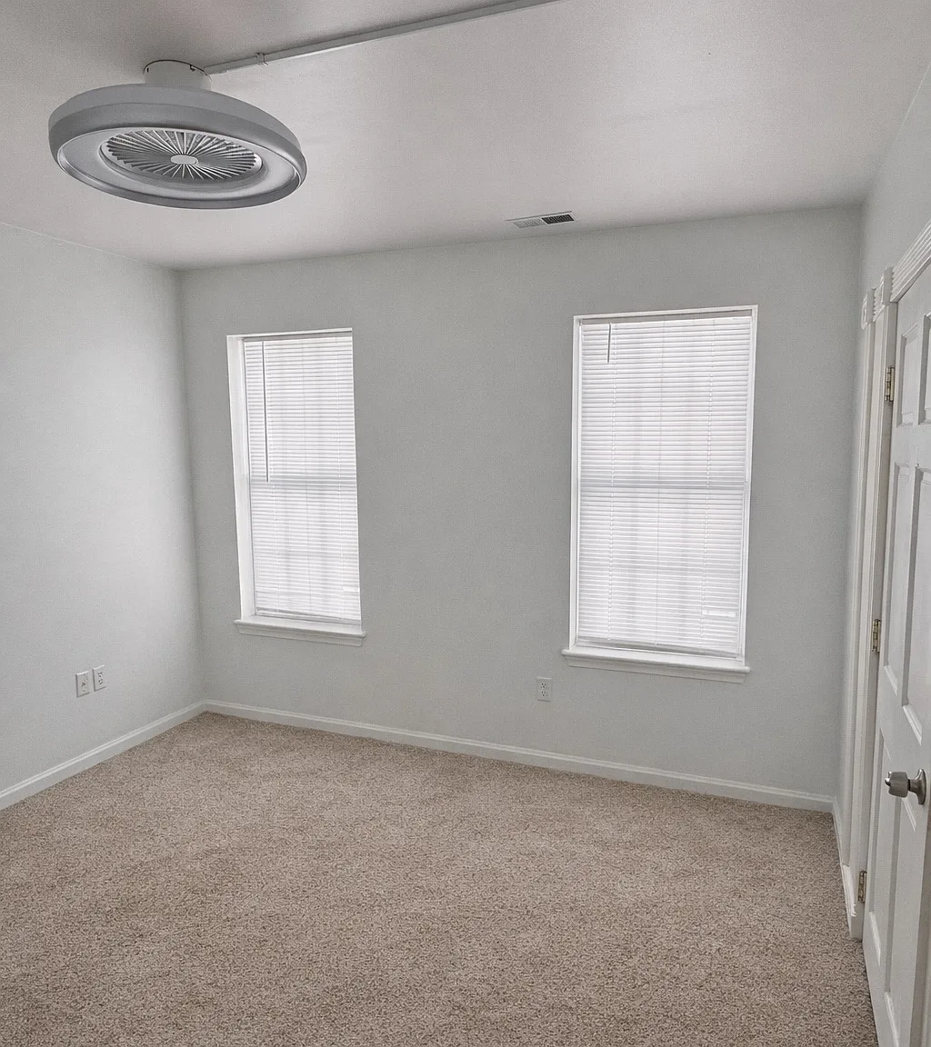 5 bed, 3.5 bath, $900 — Photo 1