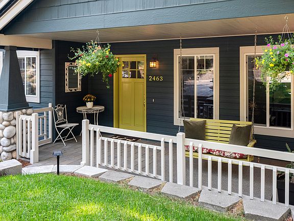 Craftsman covered patio