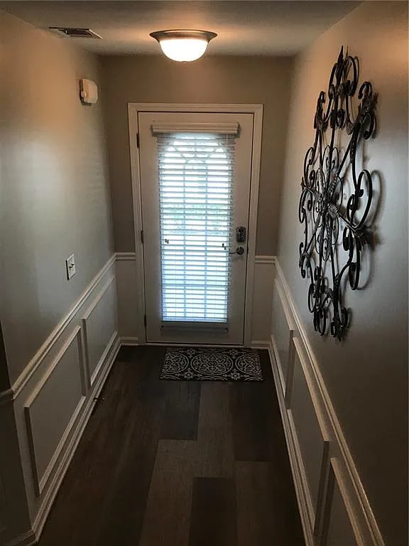 3 bed, 2.5 bath, 1830 sqft, $4,350 — Photo 4