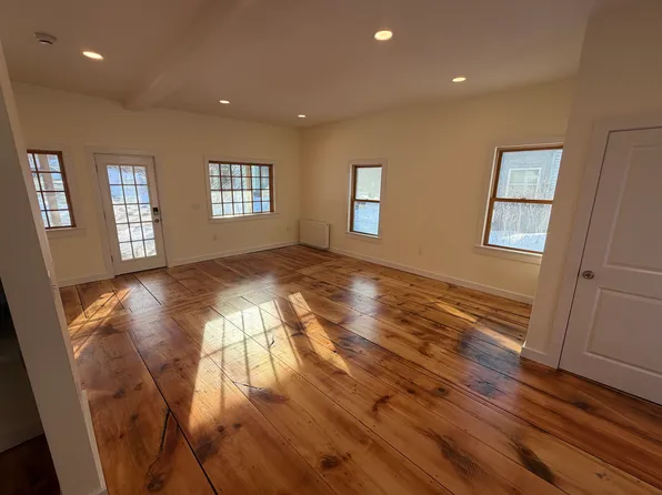 25 Brook St, Brattleboro, VT 05301