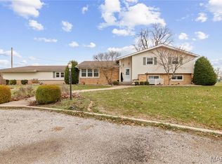 206 N Oak St, Raymond, IL 62560