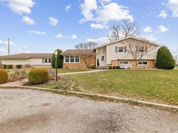 206 N Oak St, Raymond, IL 62560