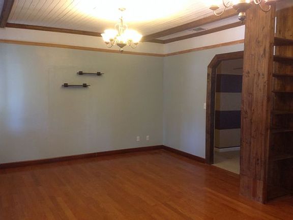 2nd image of 614 E Augusta St
