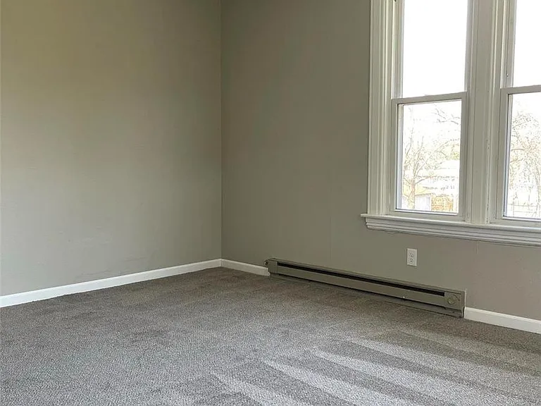 319 N Hesperia St #B — Photo 21