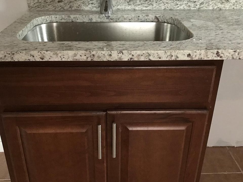 Granite countertops, stainless steel appliances.