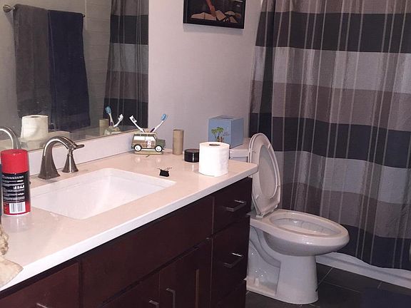 3rd image of 2780 N Kenmore Ave #1
