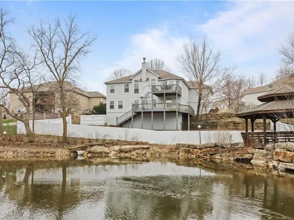 11142 Whispering Ln, Kansas City, KS 66109