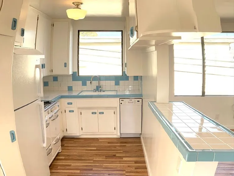 1234 N Laurel Ave — Photo 5