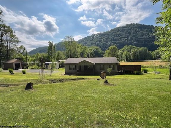 2nd image of 8 Old Hannahsville Ln