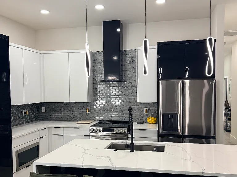 2143 W Saint Conrad St — Photo 8