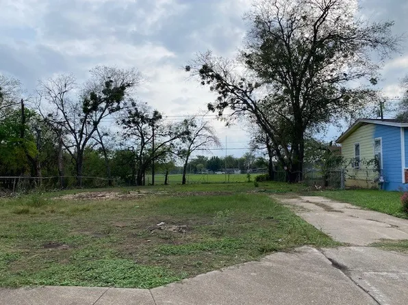 2004 NE 36th St, Fort Worth, TX 76106