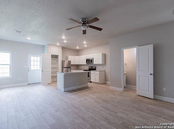 4th image of 7212 Savannah Dr