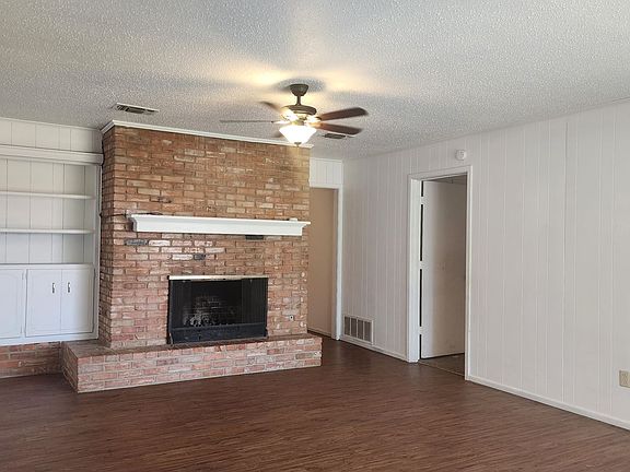 2nd image of 2321 52nd St Unit A