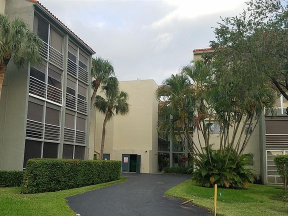 3rd image of 1810 N Lauderdale Avenue #2308