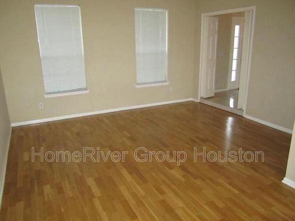 4th image of 518 Spring Moss Dr