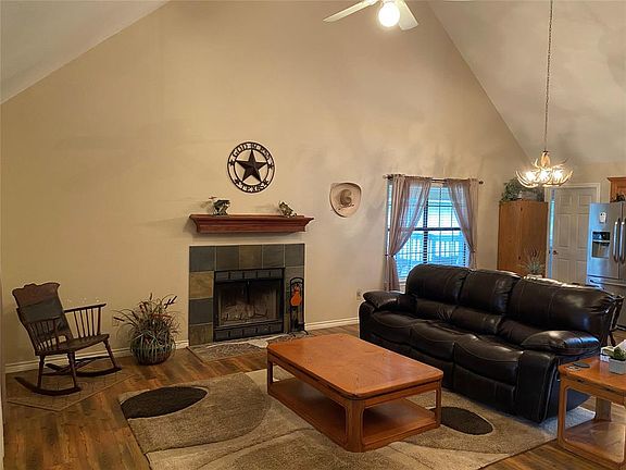3rd image of 207 Shorty Ln
