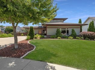 6907 Mark Twain Ct, Johnston, IA 50131