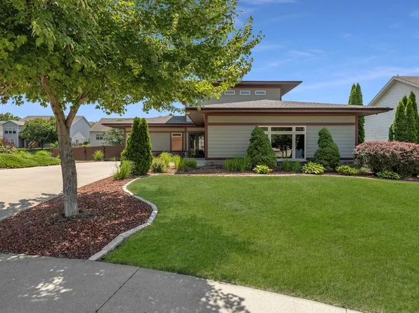 6907 Mark Twain Ct, Johnston, IA 50131