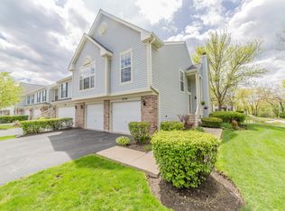 2750 Cedar Glen Dr #B, Arlington Heights, IL 60005