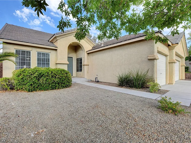 2294 Tedesca Dr — Photo 3