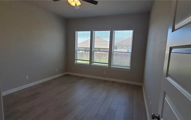109 Everett Ct #B — Photo 5