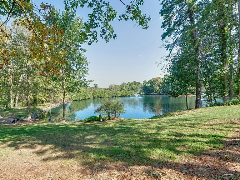 9006 Saint Thomas Ln — Photo 45