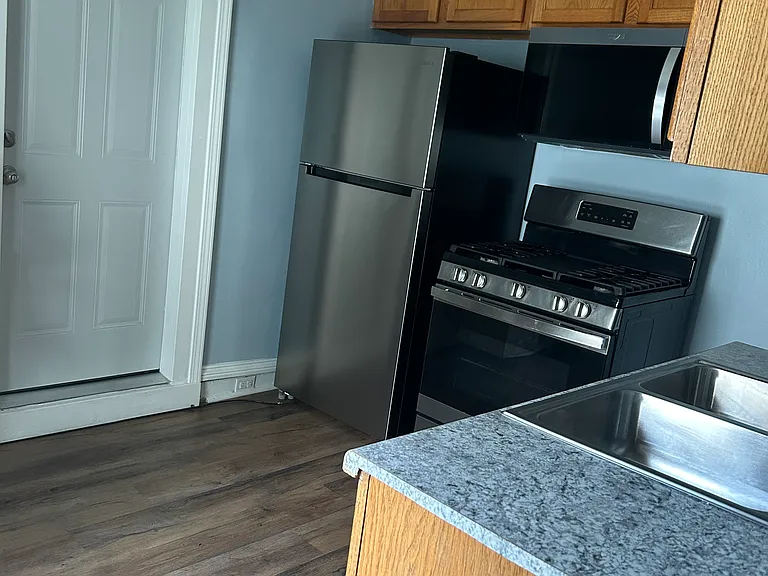 1102 Illinois Ave #2 — Photo 7