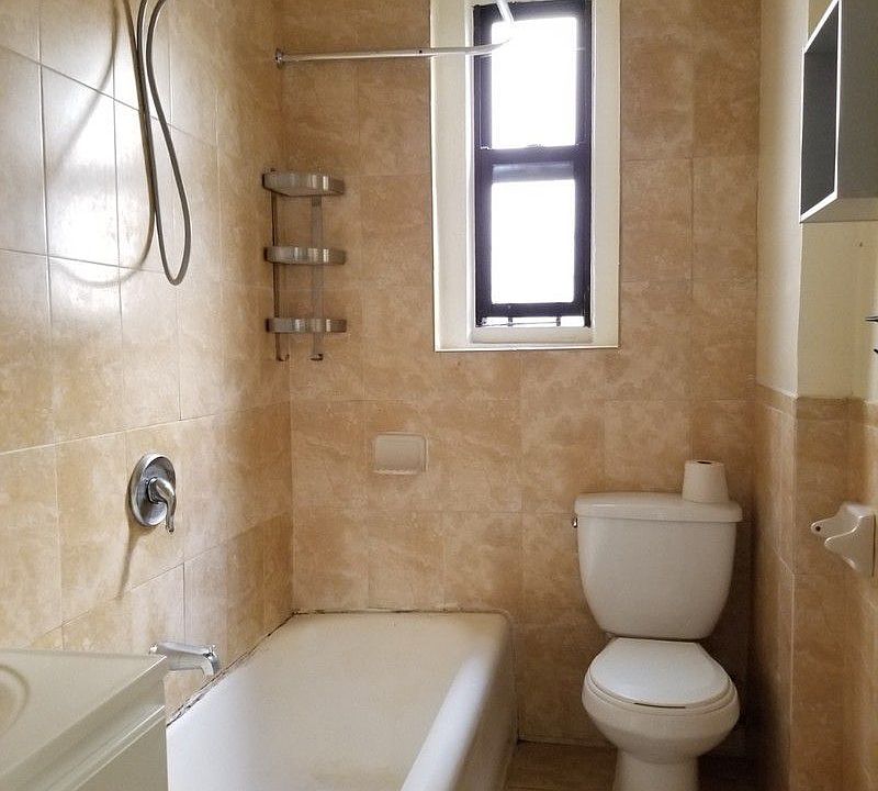 2nd image of 2121 Beekman Pl APT 4H