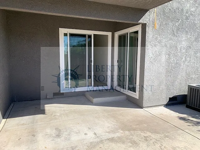 1041 S Hutchins St #3 — Photo 13