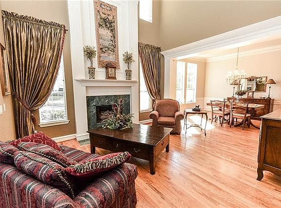 5th image of 3205 Langley Dr