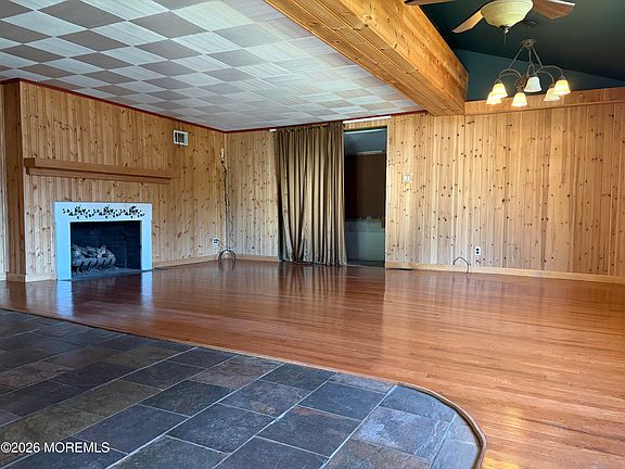 4th image of 2041 8th Avenue