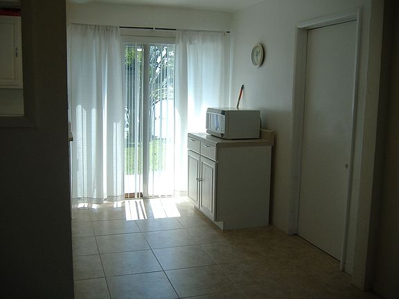 4th image of 4880 SW 41st Ave