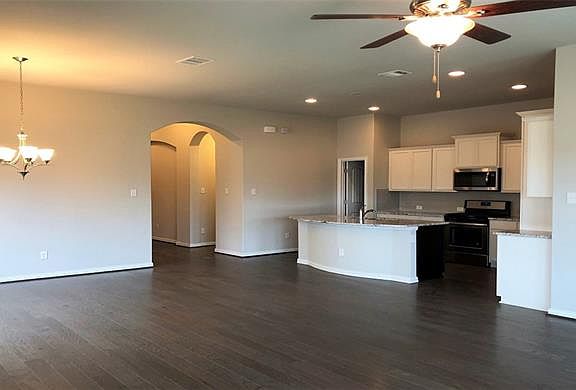 3rd image of 6833 Leonardo Dr