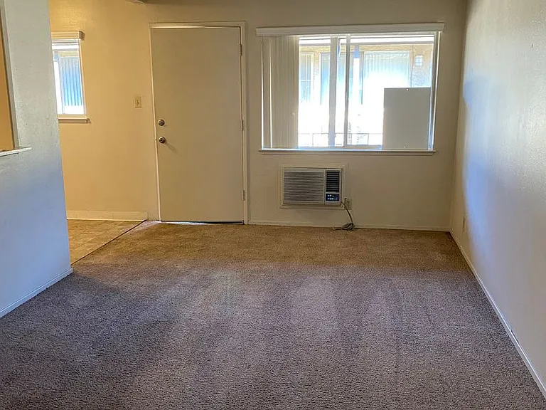 165 E Reed St — Photo 2