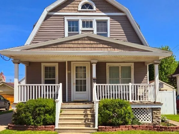 944 W 9th Ave, Oshkosh, WI 54902