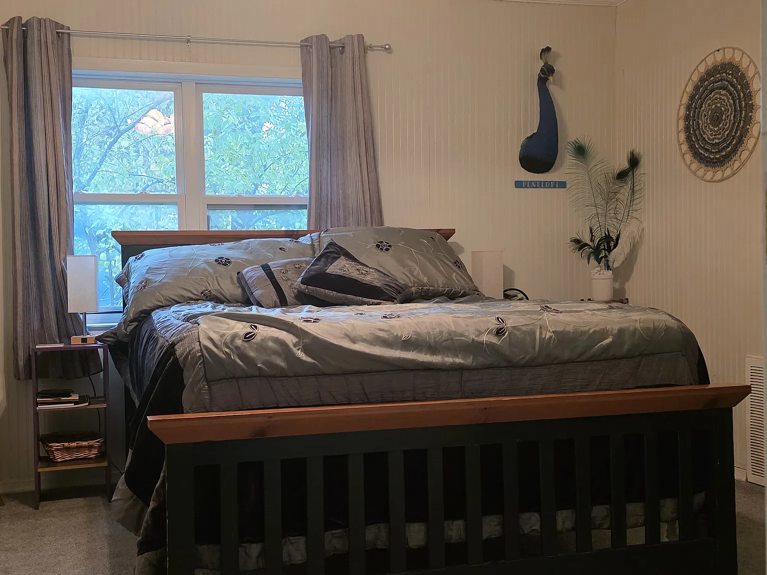 4 bed, $1,250 — Photo 1