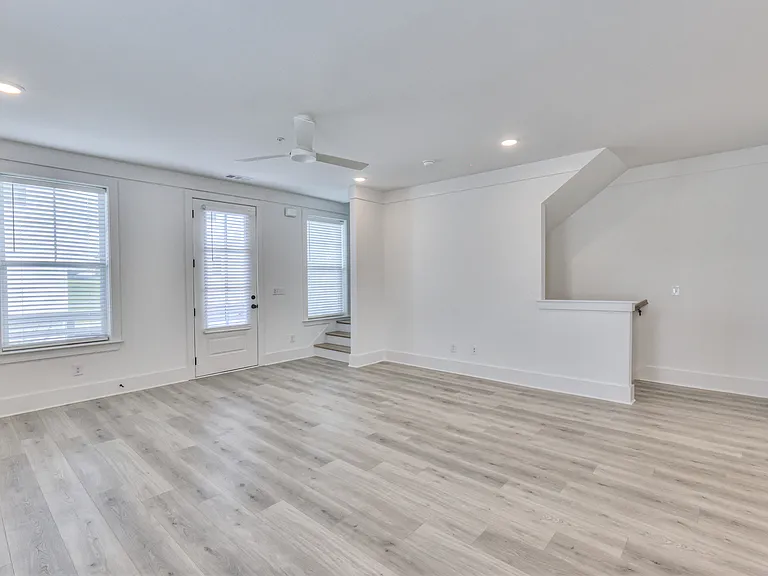 1589 Residences — Photo 19